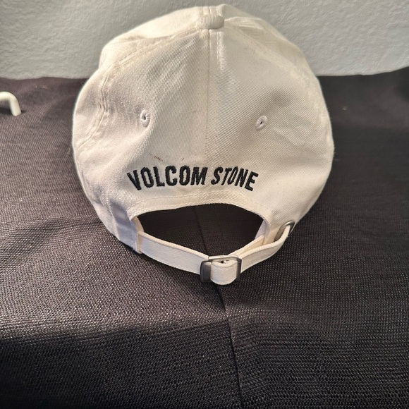 Volcom Stone Women’s Hat W Roses - Picture 2 of 5